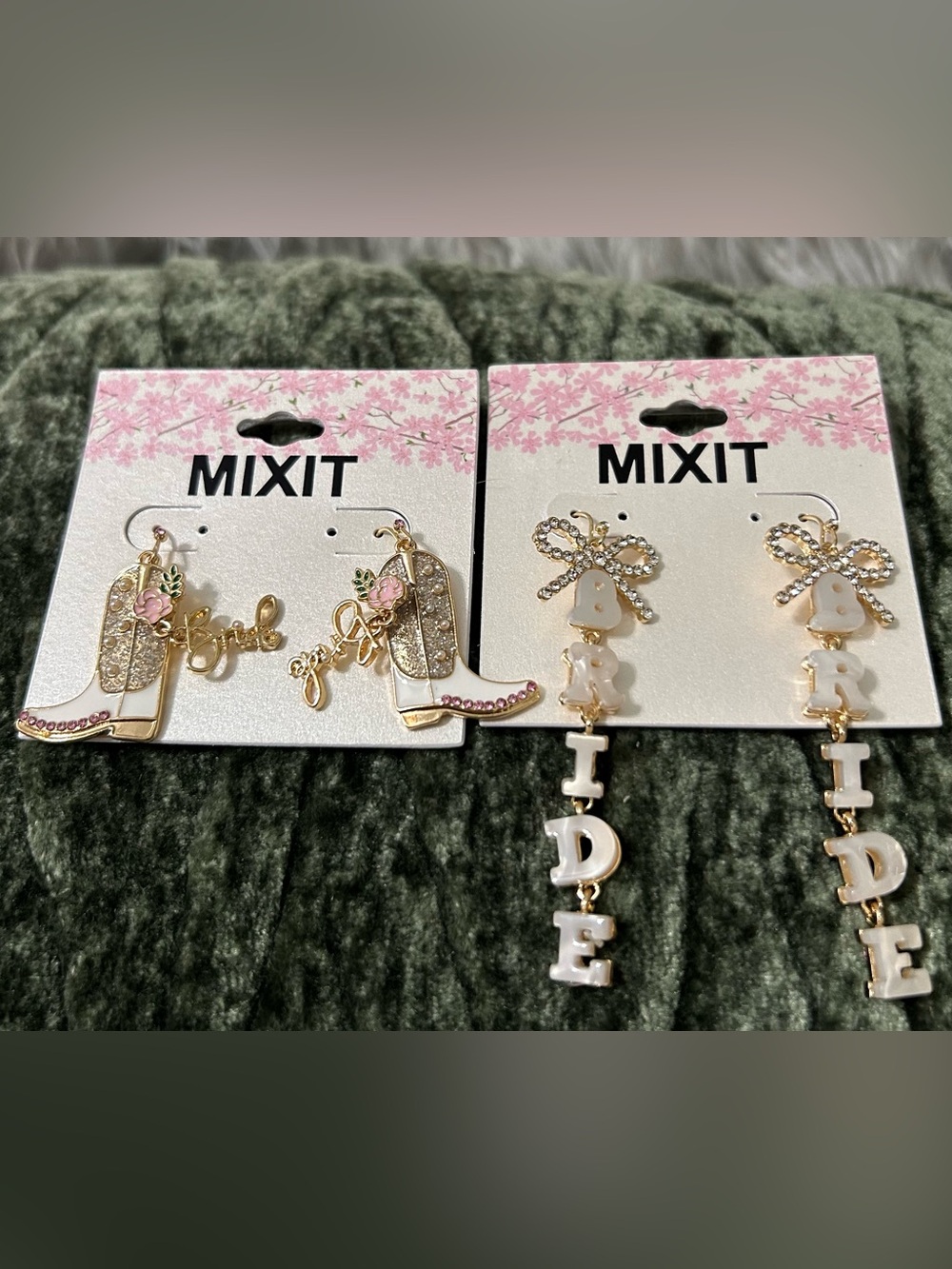 NWT MIXIT “HERE COMES THE BRIDE!” PARTY (1) Earrings Duo
